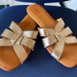NWOT UGG Women’s Teague Gold Metallic Leather Slide Sandals